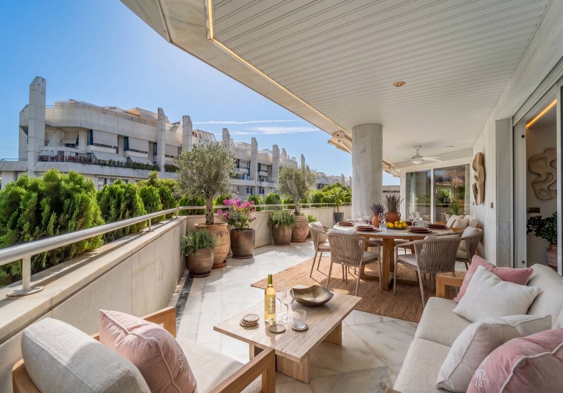 Apartament nad morzem 300 m2 z tarasem Expansive blisko centrum Marbella