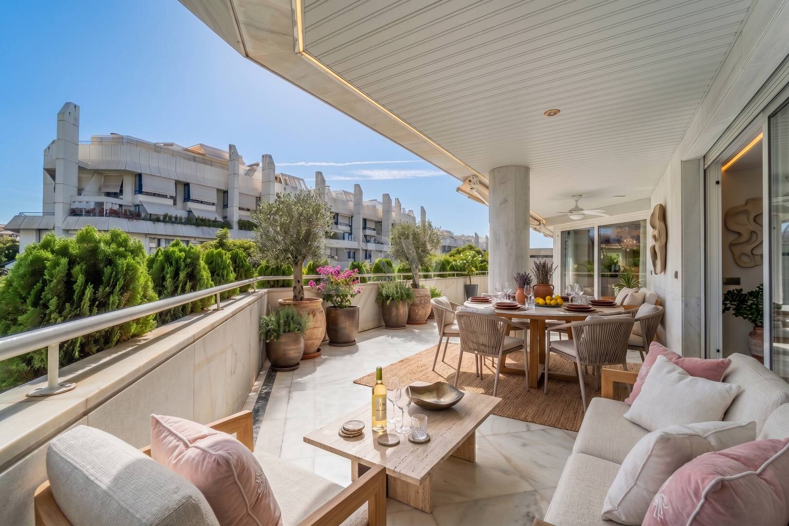 Apartament nad morzem 300 m2 z tarasem Expansive blisko centrum Marbella