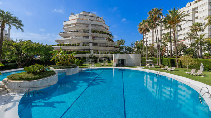 Appartement avec terrasse expansive de 300 m2 près du centre de Marbella