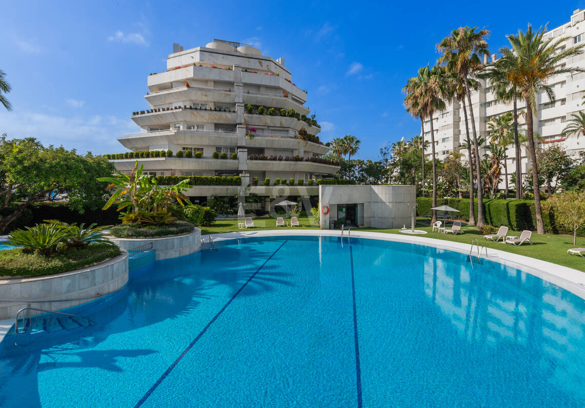 300-m²-Apartment in Strandnähe mit großer Terrasse nahe dem Zentrum von Marbella