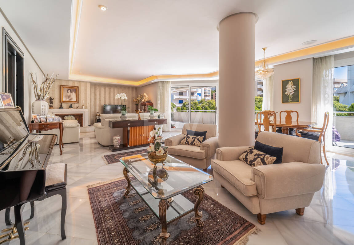 300-m²-Apartment in Strandnähe mit großer Terrasse nahe dem Zentrum von Marbella