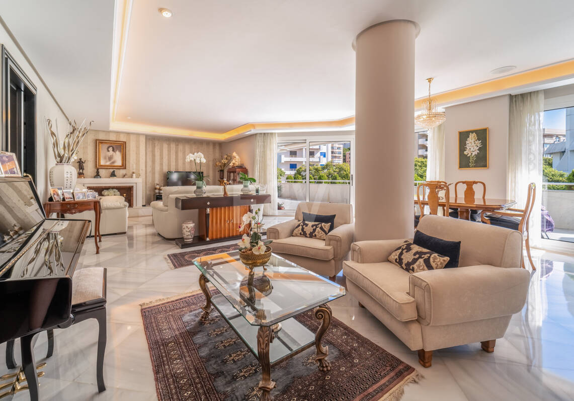 300-m²-Apartment in Strandnähe mit großer Terrasse nahe dem Zentrum von Marbella