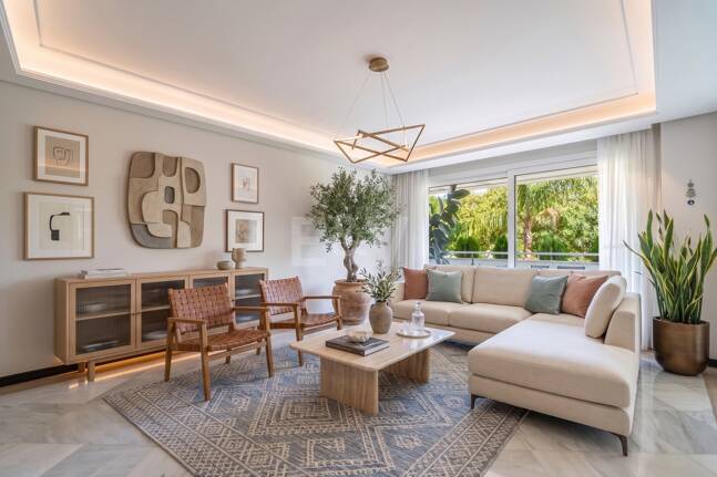 Apartament nad morzem 300 m2 z tarasem Expansive blisko centrum Marbella