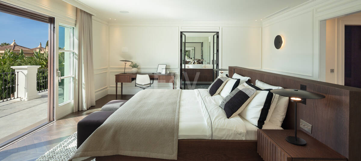 Villa de estilo clásico con vistas al mar