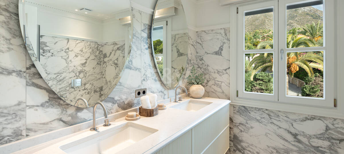 Villa de estilo clásico con vistas al mar