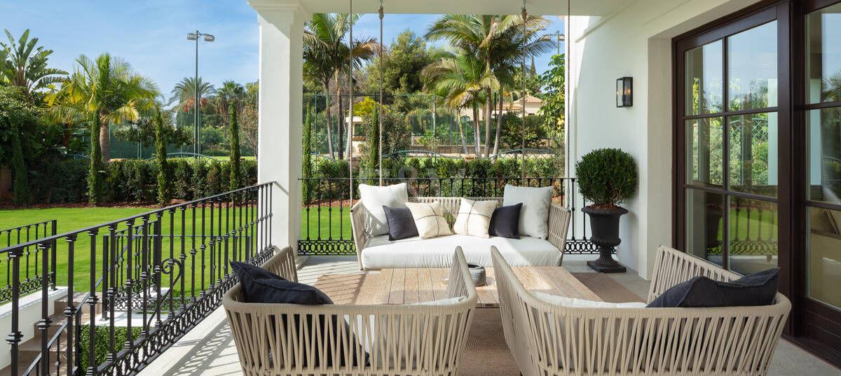 Villa de estilo clásico con vistas al mar