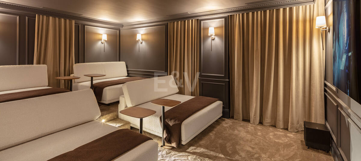 Villa de estilo clásico con vistas al mar