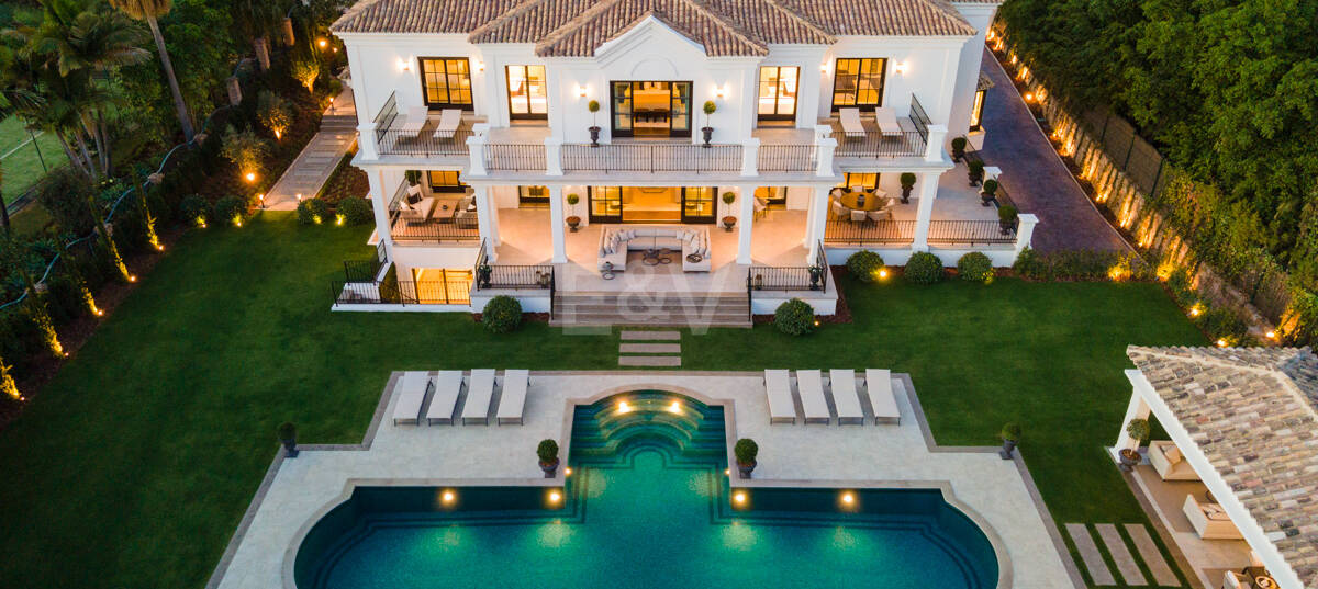 Villa de estilo clásico con vistas al mar