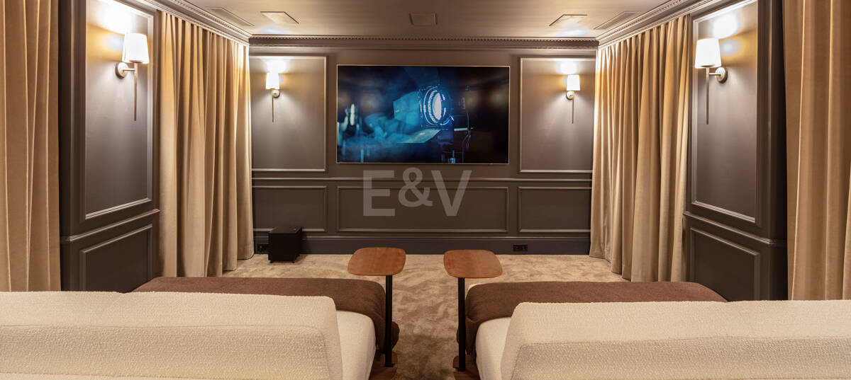 Villa de estilo clásico con vistas al mar