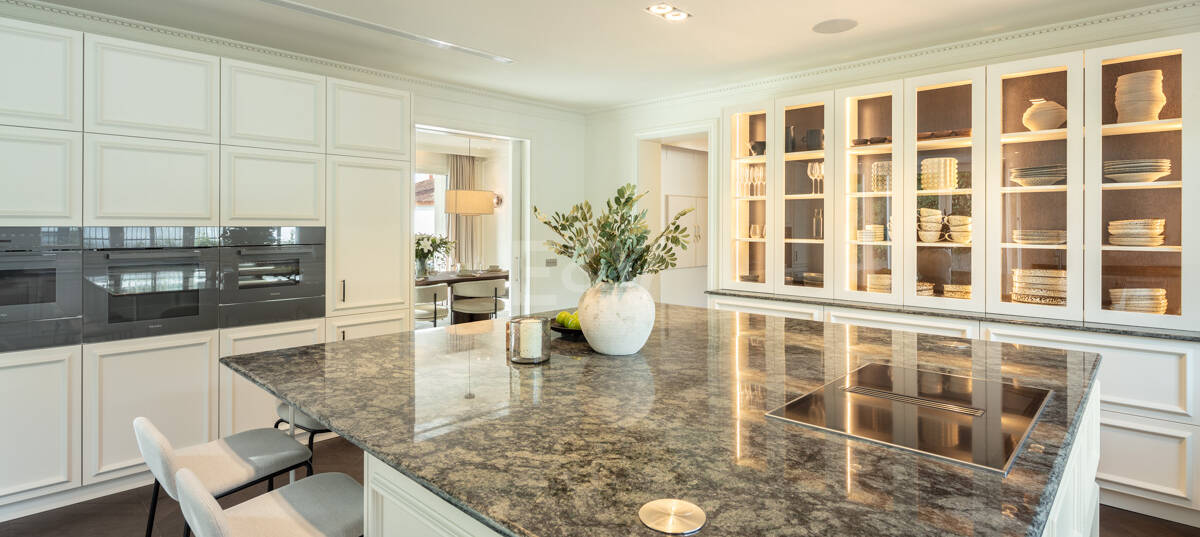 Villa de estilo clásico con vistas al mar