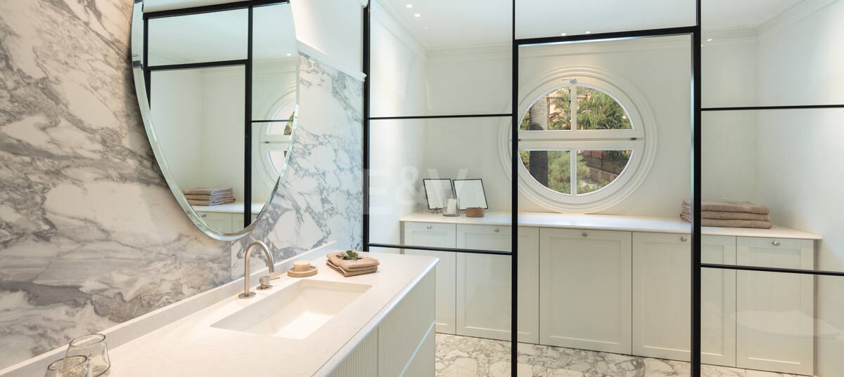 Villa de estilo clásico con vistas al mar