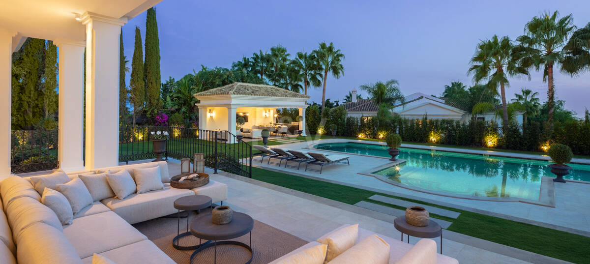 Villa de estilo clásico con vistas al mar