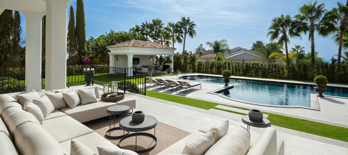 Villa de estilo clásico con vistas al mar