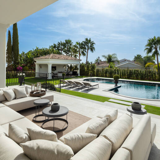 Villa de estilo clásico con vistas al mar