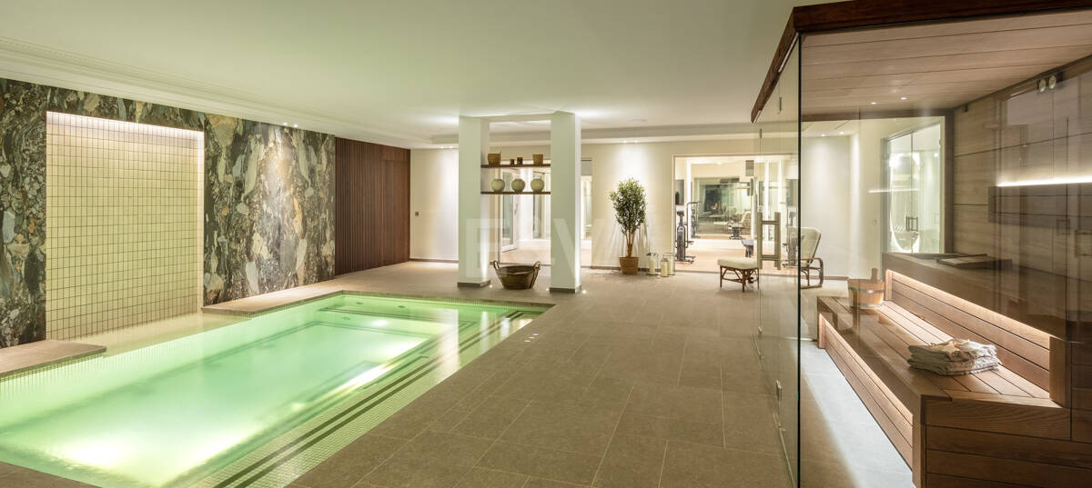 Villa de estilo clásico con vistas al mar