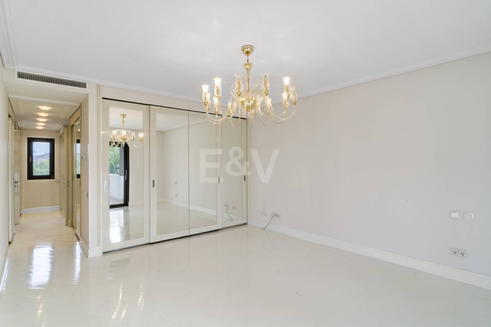 Refined Mediterranean Living in Las Lomas de Magna Marbella