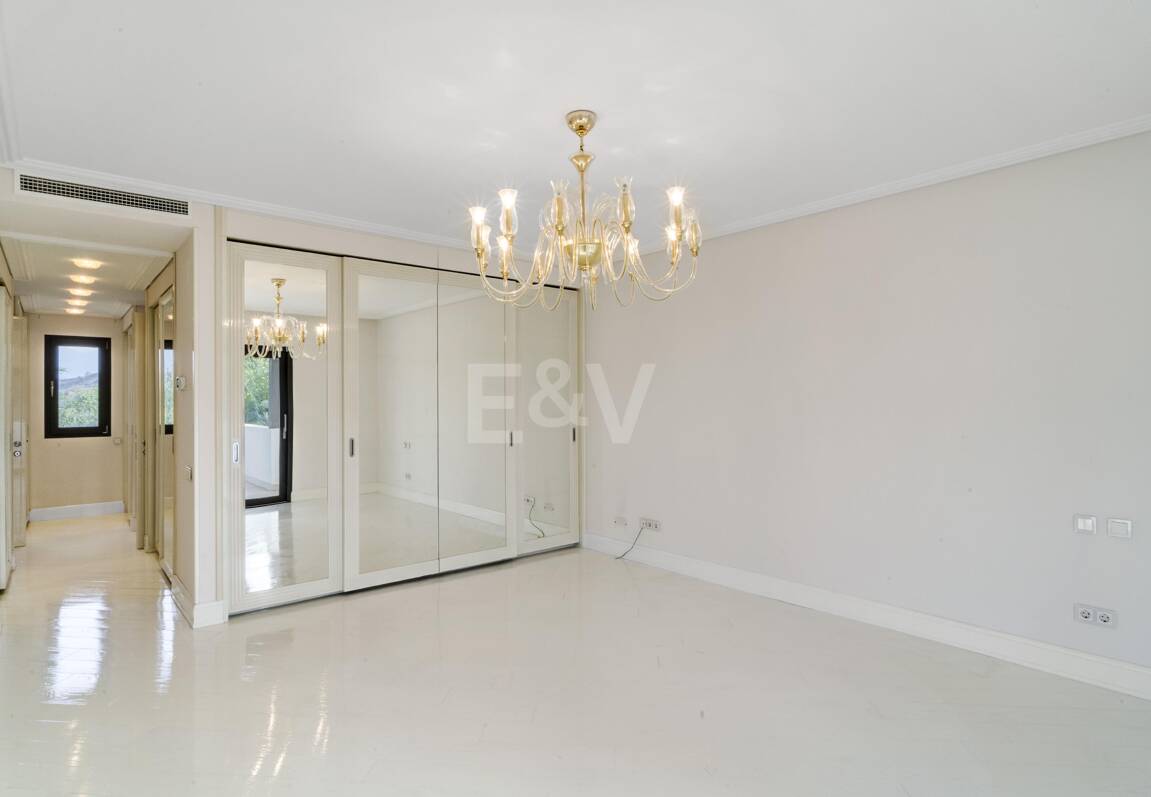 Refined Mediterranean Living in Las Lomas de Magna Marbella