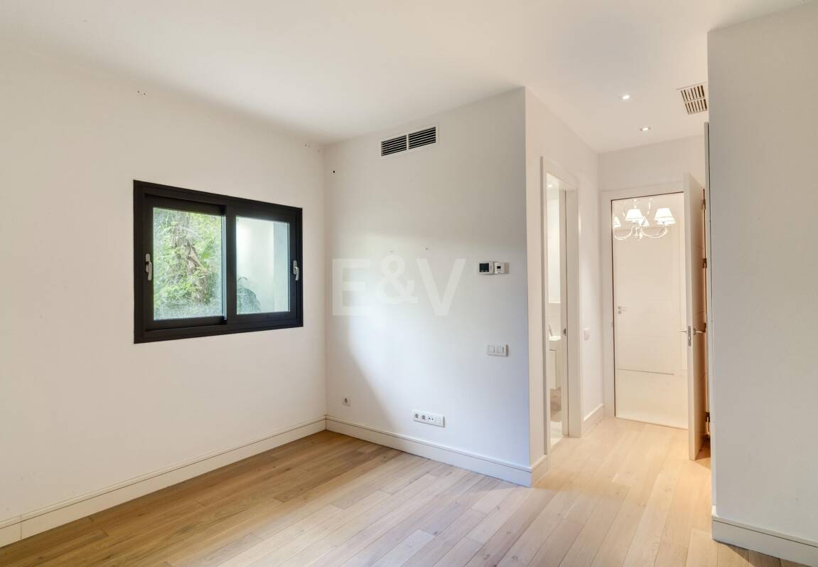 Refined Mediterranean Living in Las Lomas de Magna Marbella