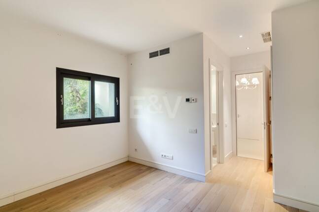 Refined Mediterranean Living in Las Lomas de Magna Marbella