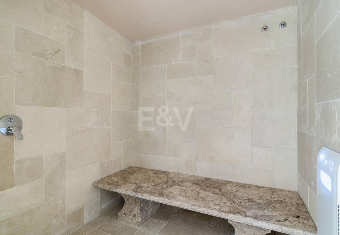 Refined Mediterranean Living in Las Lomas de Magna Marbella