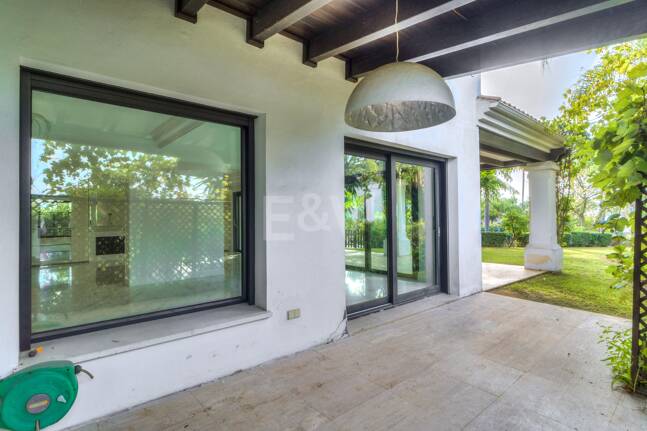 Refined Mediterranean Living in Las Lomas de Magna Marbella