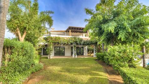 Refined Mediterranean Living in Las Lomas de Magna Marbella