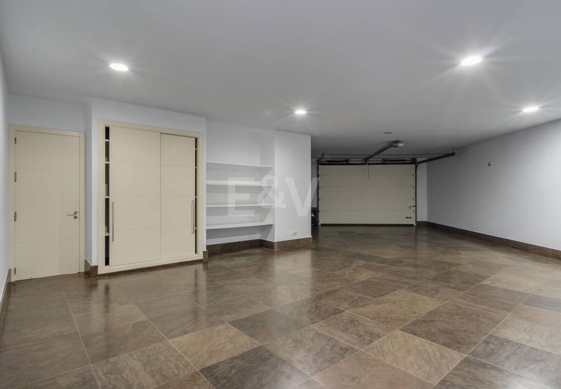 Refined Mediterranean Living in Las Lomas de Magna Marbella