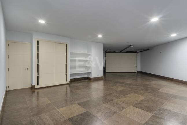 Refined Mediterranean Living in Las Lomas de Magna Marbella