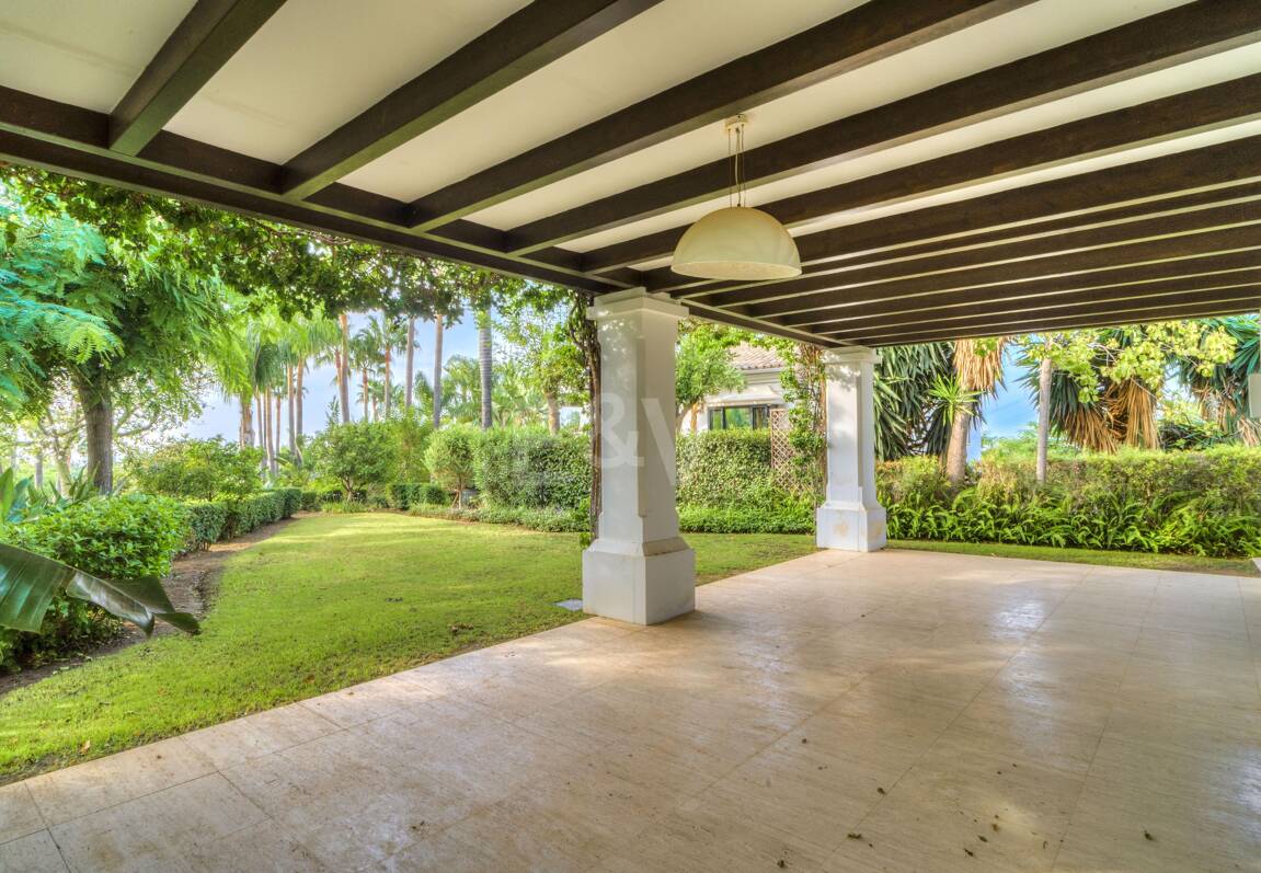 Refined Mediterranean Living in Las Lomas de Magna Marbella