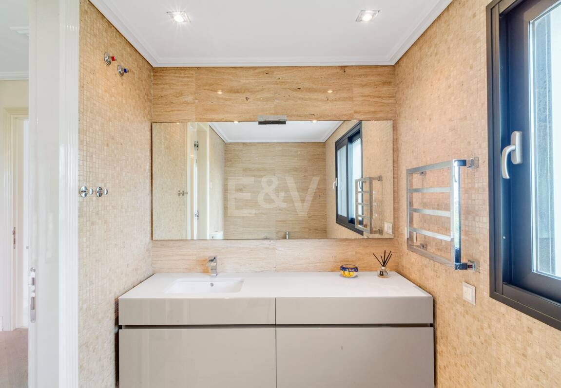 Refined Mediterranean Living in Las Lomas de Magna Marbella