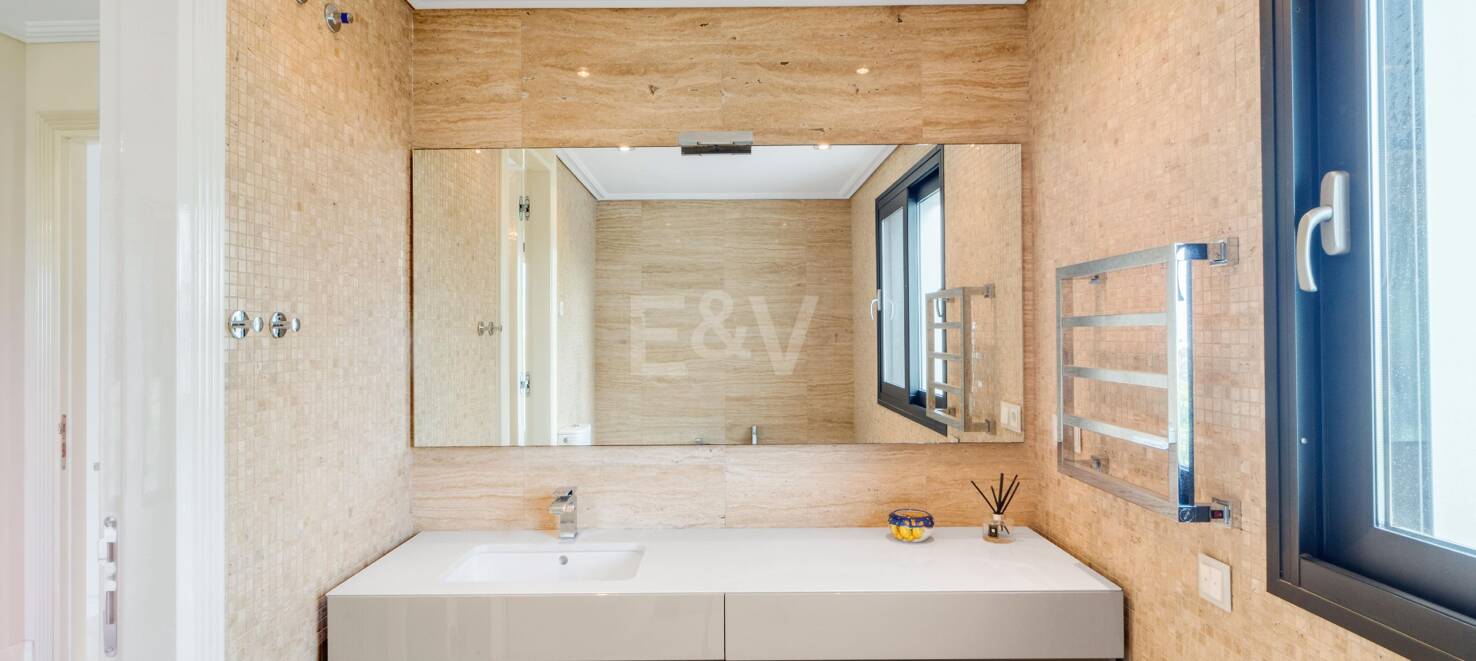 Raffiniertes Mediterranes Wohnen in Las Lomas de Magna Marbella