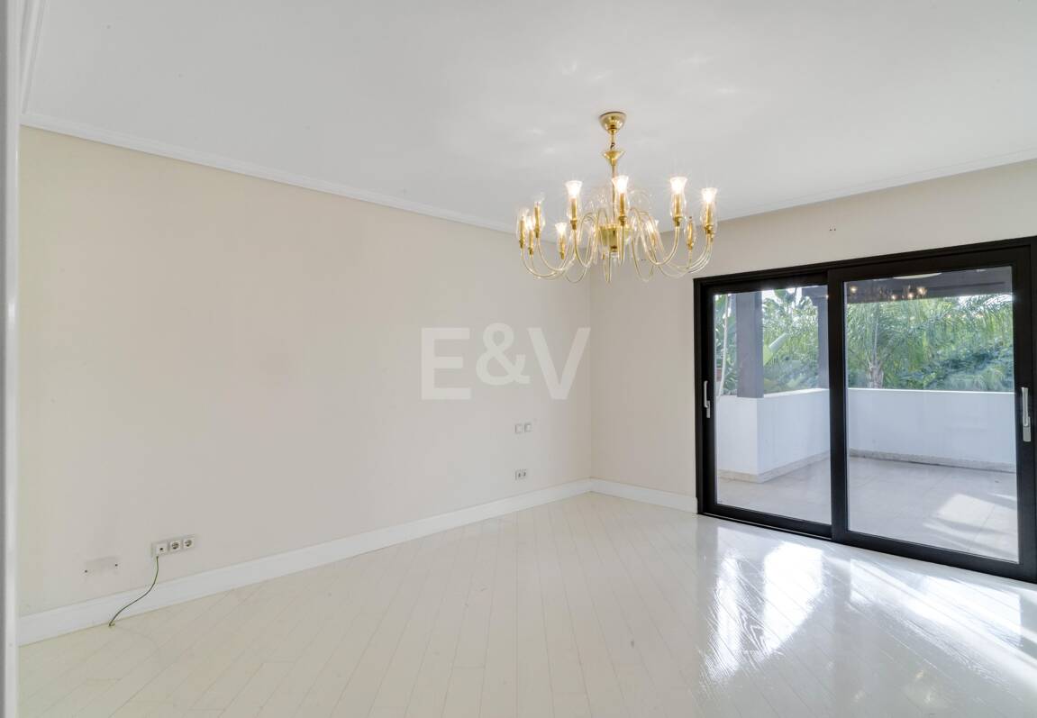 Refined Mediterranean Living in Las Lomas de Magna Marbella