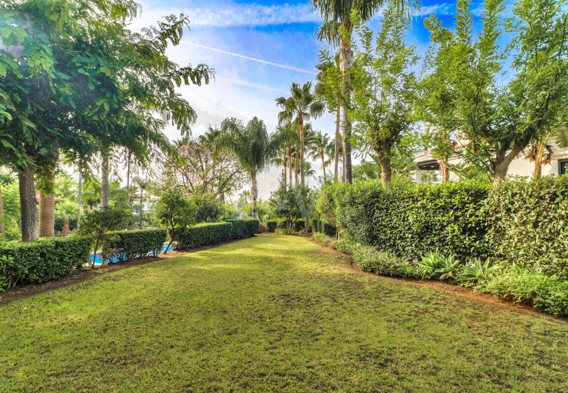 Refined Mediterranean Living in Las Lomas de Magna Marbella