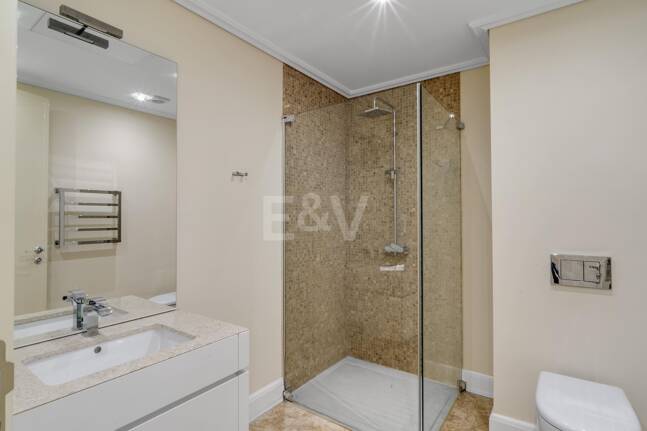 Refined Mediterranean Living in Las Lomas de Magna Marbella