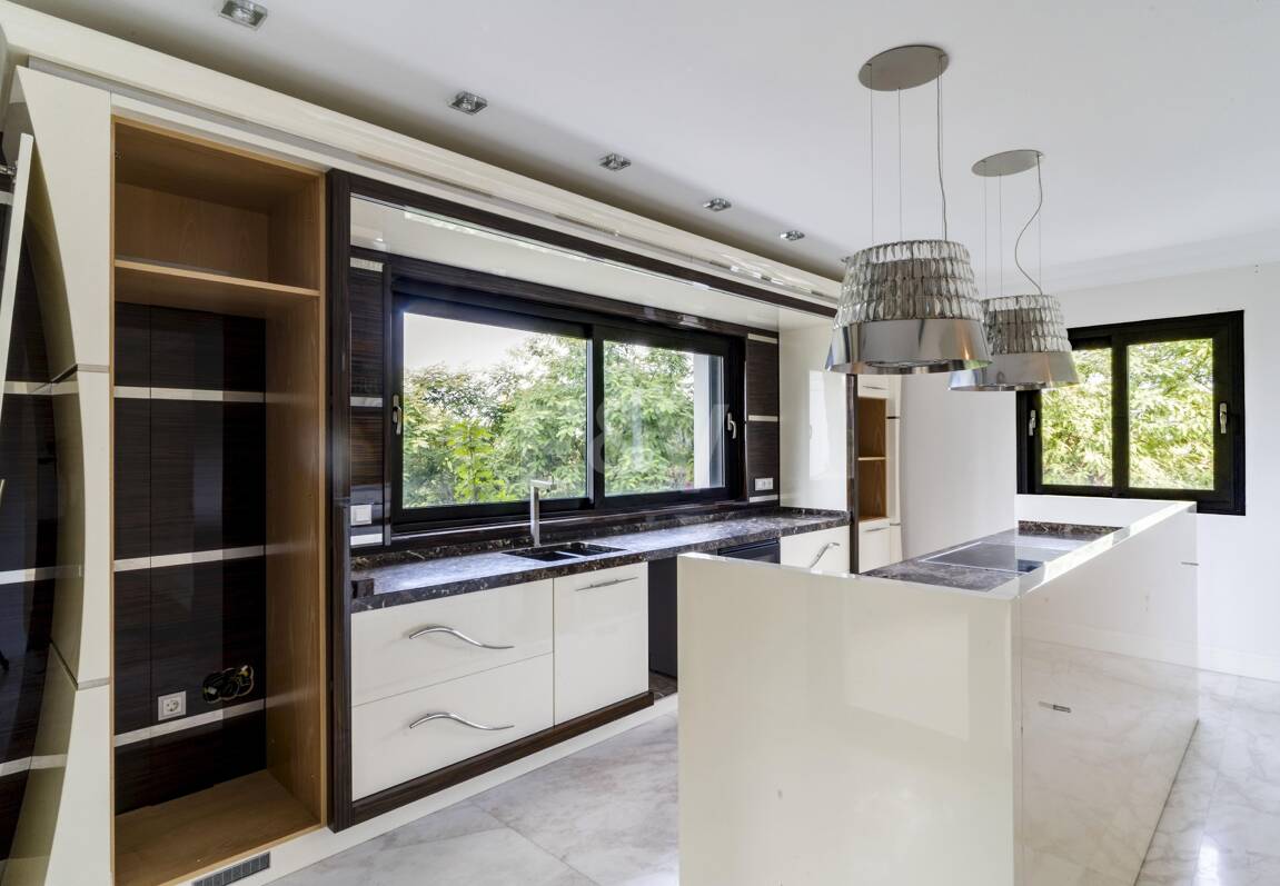 Refined Mediterranean Living in Las Lomas de Magna Marbella