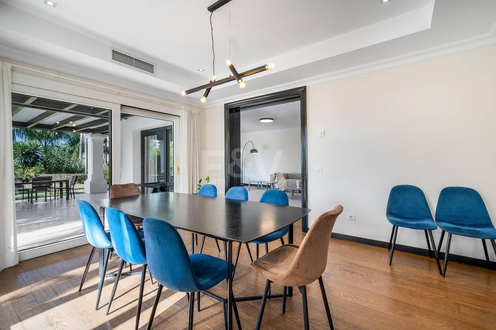 Andalusische Luxusvilla in geschlossener Wohnanlage in Las Lomas del Marbella Club