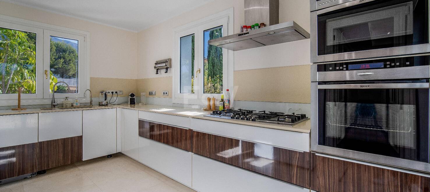 Andalusische Luxusvilla zum Verkauf in Las Lomas del Marbella Club