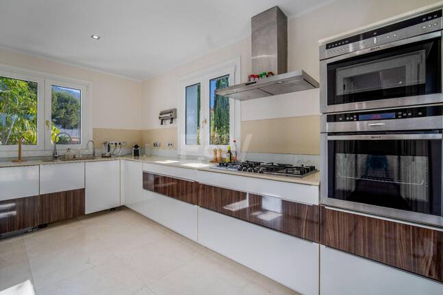 Luxury Andalusian-Style Villa in Las Lomas del Marbella Club