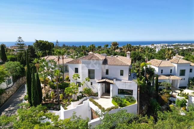 Luxury Andalusian-Style Villa in Las Lomas del Marbella Club