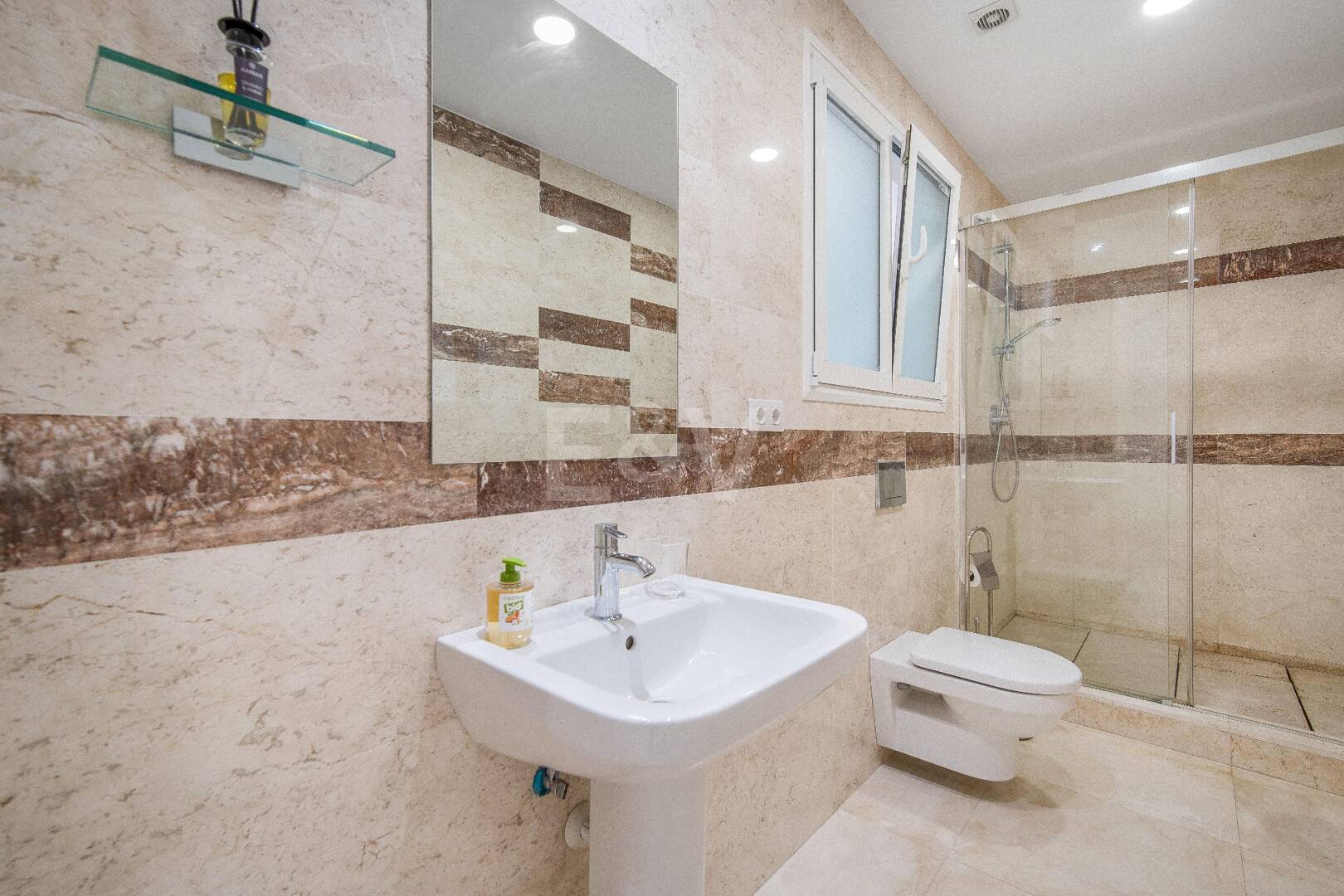 Andalusische Luxusvilla in geschlossener Wohnanlage in Las Lomas del Marbella Club