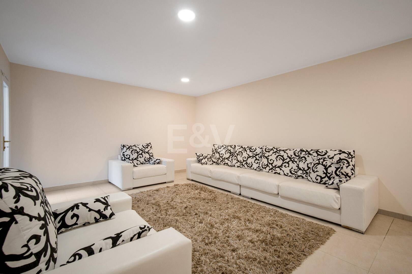 Andalusische Luxusvilla in geschlossener Wohnanlage in Las Lomas del Marbella Club