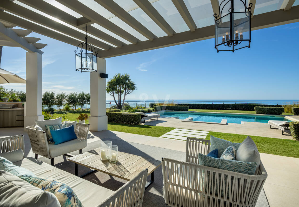Villa de luxe à Monte Halcones avec vue sur la mer et la montagne