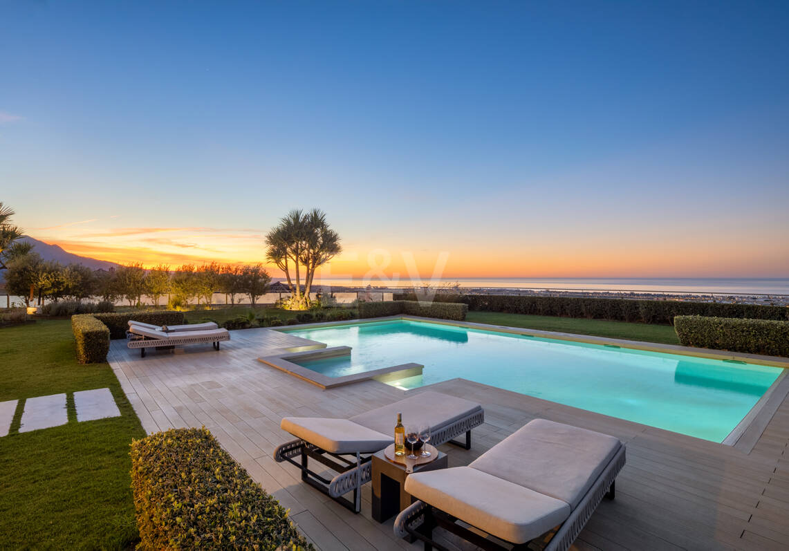 Villa de luxe à Monte Halcones avec vue sur la mer et la montagne