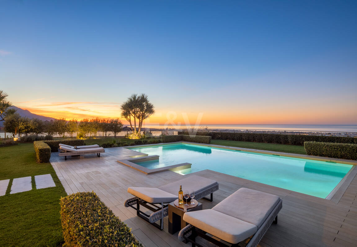 Villa de luxe à Monte Halcones avec vue sur la mer et la montagne