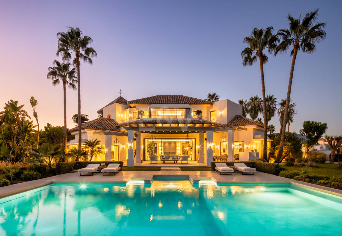 Villa de luxe à Monte Halcones avec vue sur la mer et la montagne