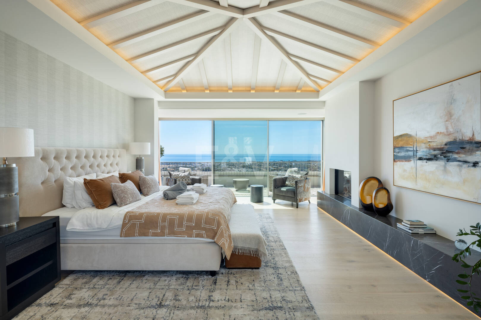 Villa de luxe à Monte Halcones avec vue sur la mer et la montagne