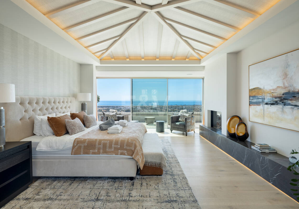 Villa de luxe à Monte Halcones avec vue sur la mer et la montagne