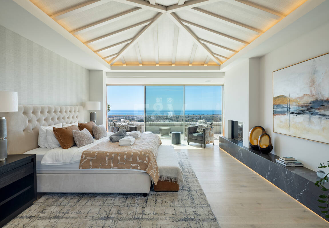 Villa de luxe à Monte Halcones avec vue sur la mer et la montagne