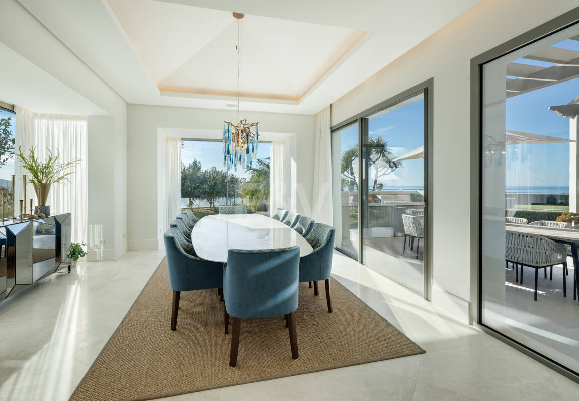 Villa de luxe à Monte Halcones avec vue sur la mer et la montagne