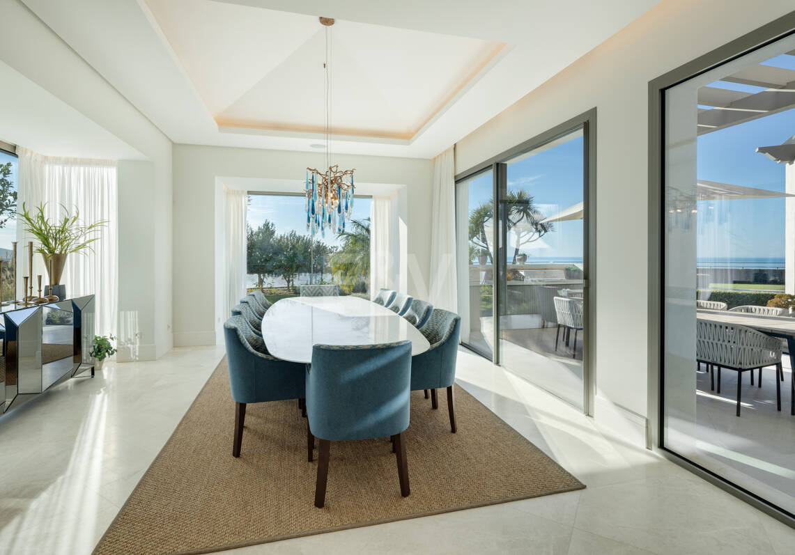 Villa de luxe à Monte Halcones avec vue sur la mer et la montagne